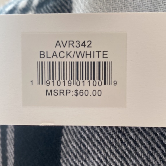 ADRIENNE VITTADINI black and white plaid wrap - Picture 5 of 5